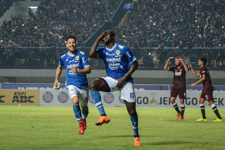 Ezechiel N'Douassel berhasil mencetak dua gol di menit ke-37 dan 53, sementara satu gol lainnya dicetak Jonathan Bauman pada menit ke-82.