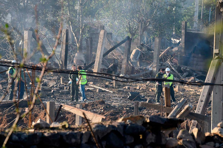 Menurut Wali Kota Tui, Carlos Vazques, ledakan itu diperkirakan terjadi di sebuah rumah warga dan bukan area pergudangan komersial. 