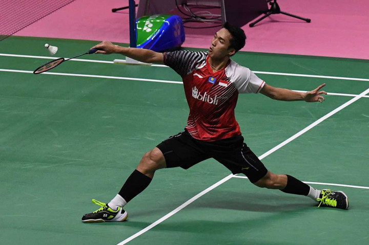 Namun pada partai ketiga Jonatan Christie yang sempat merebut gim pertama gagal mengatasi perlawanan pemain nomor tiga dunia asal China Shi Yuqi. Shi Yuqi membuat Tiongkok unggul 2-1 dengan kemenangan 18-21, 21-12, 21-15. Photo/Lillian Suwanrumpha