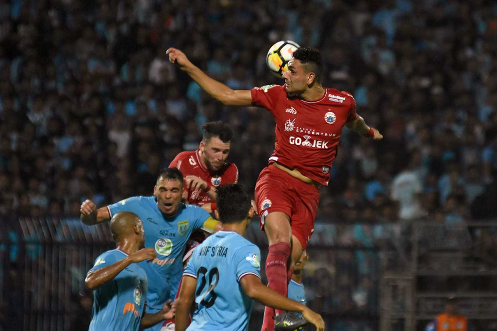 Pada laga pekan ke-10 Liga 1 2018 itu, kedua tim tampil saling menekan sejak awal laga. 