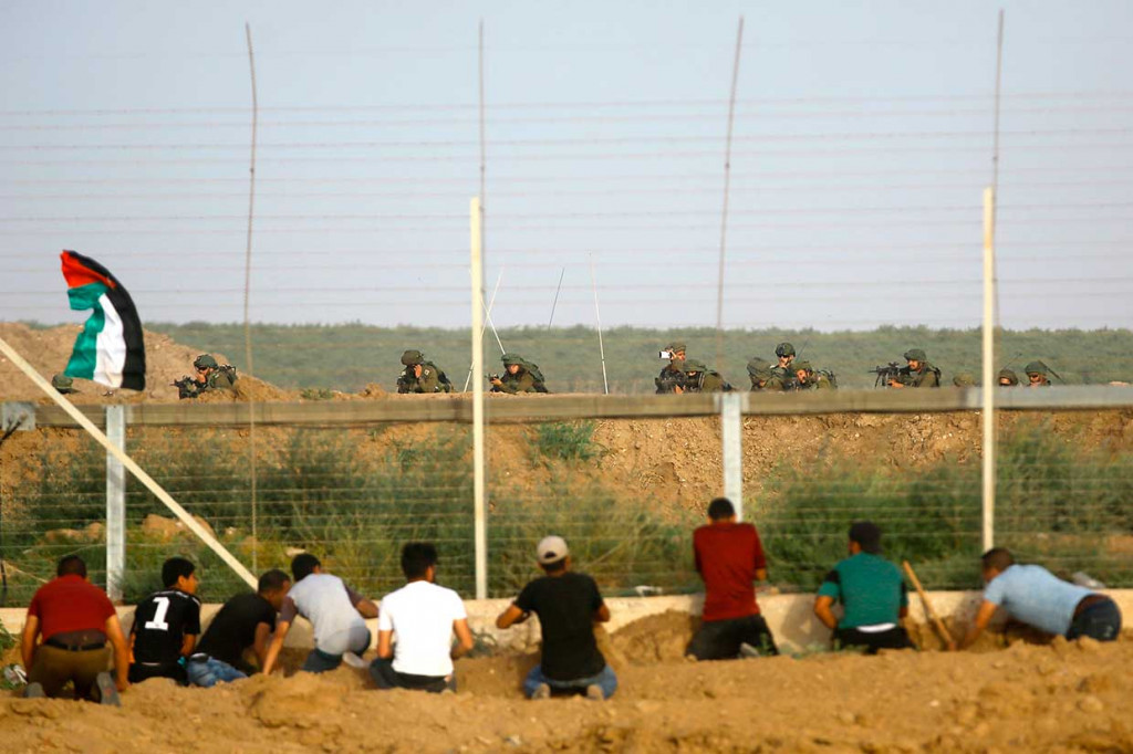 Rakyat Palestina berdemonstrasi untuk menuntut hak mereka pulang ke kampung halaman asal keluarga mereka yang menyelamatkan diri atau dipaksa pergi ketika negara Israel berdiri pada 1948.