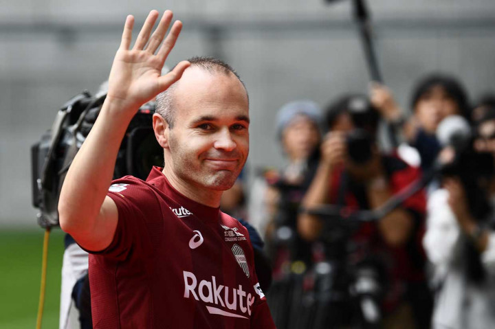Iniesta meninggalkan Barcelona seusai mengabdi selama 22 tahun. Ia mempersembahkan 32 gelar untuk Blaugrana, termasuk 9 gelar kompetisi La Liga. Iniesta juga sangat berperan dalam raihan empat piala Liga Champions Eropa untuk Barca.