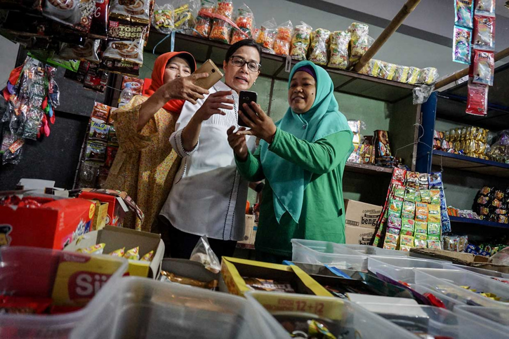 Pembiayaan UMi adalah program bantuan pembiayaan yang dianggarkan pemerintah untuk pelaku usaha kecil seperti penjual ayam, tukang jahit, dan pelaku usaha lainnya dengan maksimal pinjaman Rp10 juta per usaha.