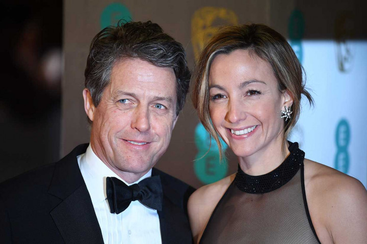 Hugh Grant, 57, yang telah memainkan serangkaian karakter yang fobia dengan komitmen, menikah dengan produser televisi Swedia Anna Eberstein, 39, pada upacara pernikahan sederhana di Distrik Chelsea, London, Jumat 26 Mei 2018 waktu setempat.
