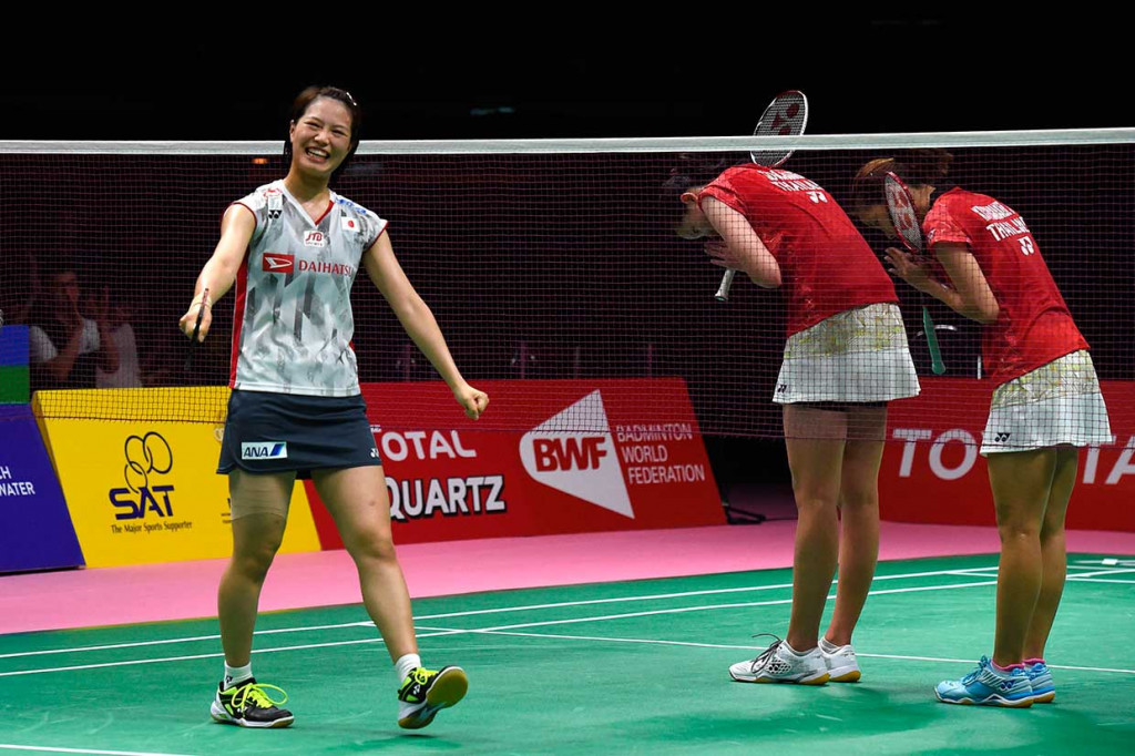 Ganda putri Yuki Fukushima/Sayaka Hirota membawa Jepang unggul 2-0 dengan menundukkan Jongkolphan Kititharakul/Puttita Supajirakul 21-18, 21-12.