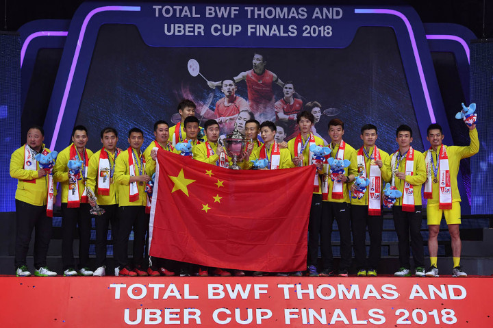 Tim Thomas Cina berfoto usai meraih Piala Thomas 2018 di Impact Arena, Bangkok, Thailand. Antara/Puspa Perwitasari