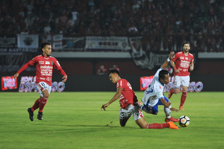Tambahan satu poin membuat Persib naik ke posisi enam klasemen dengan raihan 15 poin. Sementara itu, Bali United turun ke posisi 13 dengan raihan 13 poin.
