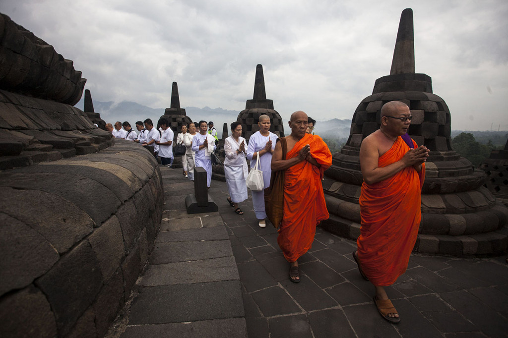 Suasana ritual doa pagi Waisak 2018 di Candi Borobudur, Magelang, Jateng, DI Yogyakarta.
