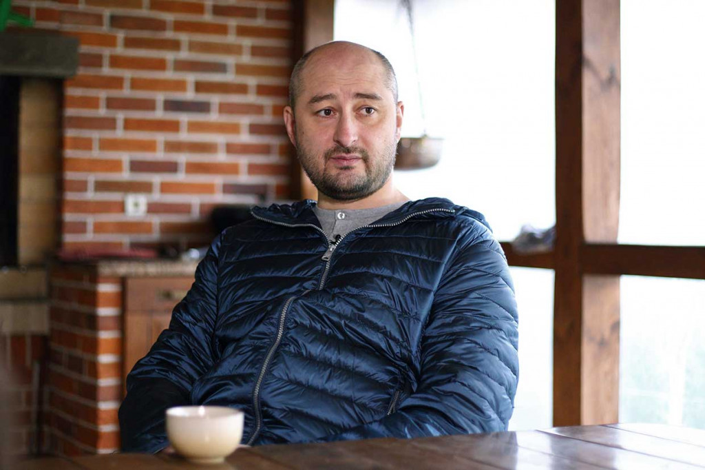 Babchenko ditembak di punggung saat berada di tangga rumahnya dan meninggal dalam perjalanan ke rumah sakit. Polisi menyatakan bahwa kegiatan provesional Babchenko sebagai wartawan akan dikaji dalam penyelidikan untuk mengetahui motif pembunuhan itu.