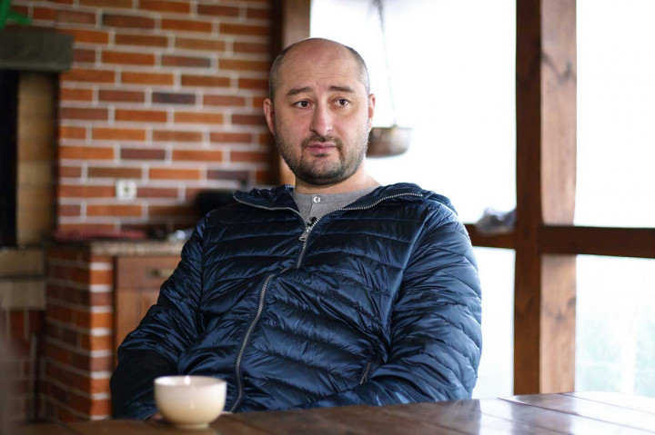 Babchenko ditembak di punggung saat berada di tangga rumahnya dan meninggal dalam perjalanan ke rumah sakit. Polisi menyatakan bahwa kegiatan provesional Babchenko sebagai wartawan akan dikaji dalam penyelidikan untuk mengetahui motif pembunuhan itu.