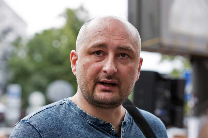 Babchenko (41) telah bekerja sebagai koresponden perang di Moskovsky Komsomolets dan beberapa media lain yang berpusat di Moskow. Ia pindah dari Moskow ke Ibu Kota Republik Ceko, Praha, pada Februari 2017, dengan alasan ancaman yang tidak ia jelaskan. Pada Agustus 2017, Babchenko ke Kiev.