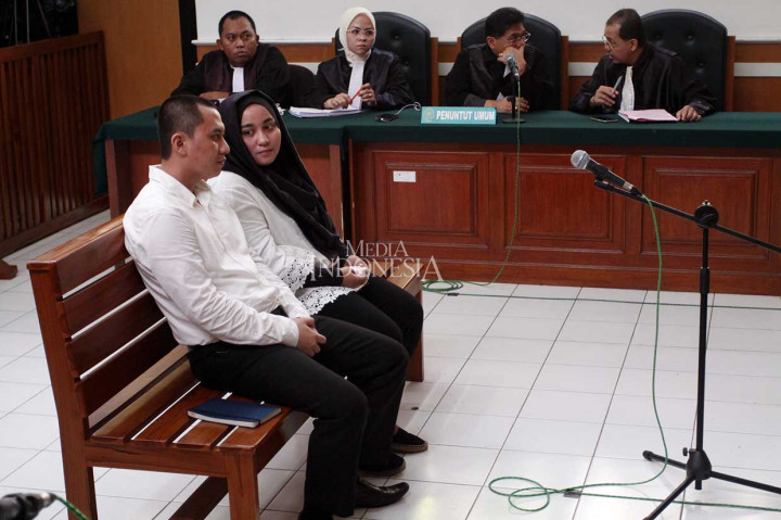 Majelis hakim memvonis terdakwa Andika Surachman dengan hukuman 20 tahun penjara denda Rp10 miliar, Anniesa Hasibuan hukuman 18 tahun penjara denda Rp10 miliar, sementara Siti Nuraida Hasibuan dihukum 15 tahun penjara denda Rp5 miliar.