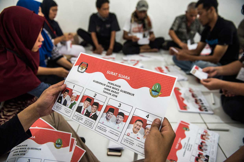 KPU Kota Bandung melakukan pelipatan surat suara Pilgub Jabar 2018 dengan jumlah total sebanyak 1.702.683 surat suara dari jumlah Daftar Pemilih Tetap (DPT) kota Bandung sebanyak 1.659.017 pemilih dan DPT Provinsi Jawa Barat untuk Pilgub Jabar sebanyak 31.735.133 Pemilih.