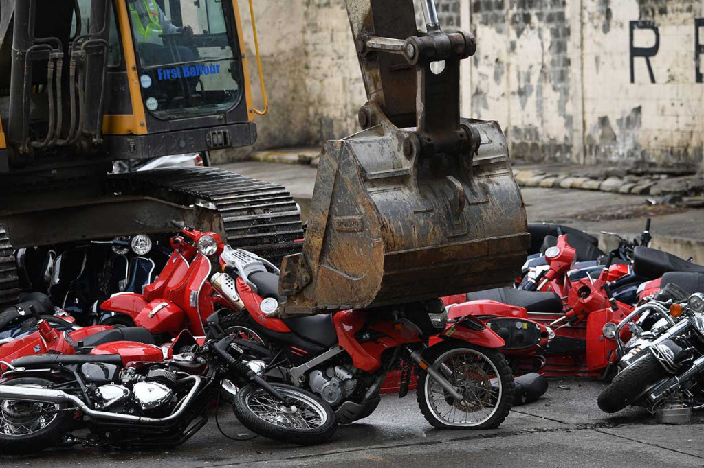 Upaya penghancuran tersebut dilakukan Pemerintah Filipina sebagai upaya agar para penyelundup tidak mendapatkan kembali kendaraannya yang disita jika dilakukan pelelangan.