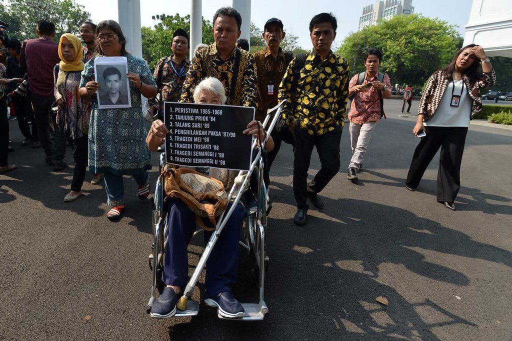Aksi Kamisan adalah aksi damai sejak 18 Januari 2007 yang dilakukan oleh para korban maupun keluarga korban pelanggaran HAM di Indonesia, seperti korban peristiwa 1965, Tragedi Trisakti dan Semanggi 1998, korban tragedi Wasior-Wamena dan lainnya.