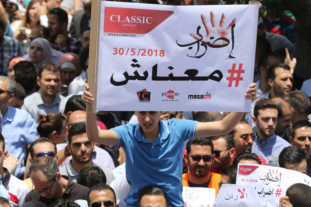 Bagian pembayar pajak penghasilan di Yordania juga diperkirakan naik dari 4,5 persen sampai 10 persen segera setelah rancangan tersebut diberlakukan.