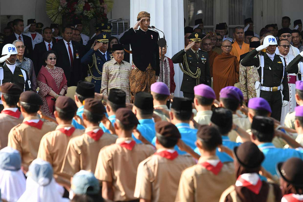 Presiden Joko Widodo memimpin upacara Hari Lahir Pancasila di halaman Gedung Pancasila Kementerian luar Negeri, Jakarta.