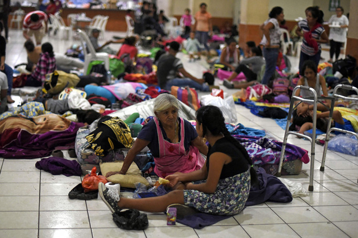 Dan sekitar 3.100 orang lainnya terpaksa dievakuasi ke tempat aman. AFP/JOHAN ORDONEZ