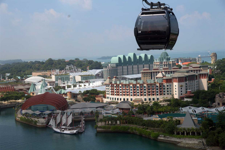 Sejumlah sumber yang terkait dengan pengaturan pertemuan itu mengatakan kepada kantor berita AFP bahwa para diplomat AS memilih resor Sentosa. Alasannya antara lain karena Sentosa terhubung ke Singapura melalui sebuah tol yang dapat dengan mudah ditutup untuk umum.