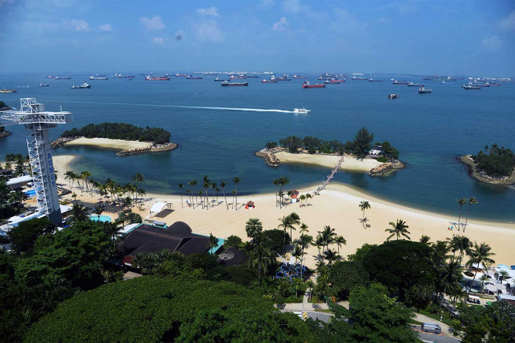 Sentosa juga dikenal sebagai pulau orang-orang terkaya di Singapura. Harga perumahan mewah yang menghadap ke laut di pulau itu, misalnya, dapat mencapai sekitar Rp402 miliar.