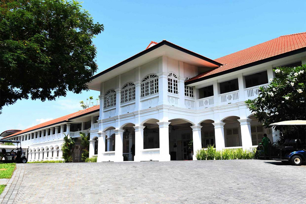 Dulu hotel tersebut memang merupakan bangunan kolonial dan pernah dipakai sebagai asrama perwira Inggris. Setelah direstorasi menggunakan desain arsitek ternama Inggris Norman Foster, Capella sering dipilih sebagai tempat menginap oleh penyanyi ternama seperti Madonna dan Lady Gaga ketika mereka mengadakan tur di Singapura.