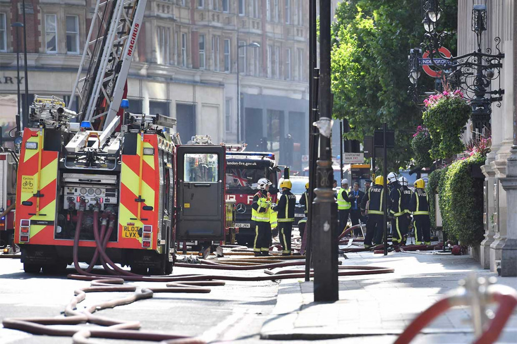 Belum diketahui penyebab kebakaran di hotel yang  dibuka pada 1902 dan dibeli oleh Mandarin Oriental pada 1996 tersebut.
