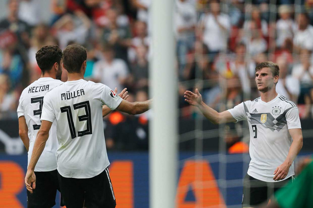 Omar Hawsawi mencetak gol bunuh diri dua menit sebelum turun minum setelah Jerman memiliki dua peluang yang membentur tiang gawang. Skor 2-0 bertahan hingga jeda.