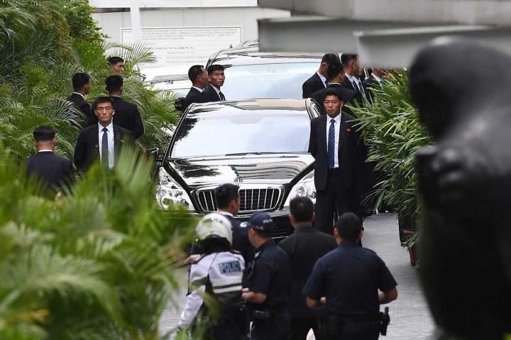 Kim dijadwalkan bertemu Perdana Menteri Singapura Lee Hsien Loong, hari ini, untuk membicarakan persiapan final sebelum nantinya menggelar pertemuan historis dengan Trump pada Selasa pagi. Sementara Trump dijadwalkan mendarat di Singapura Minggu malam.