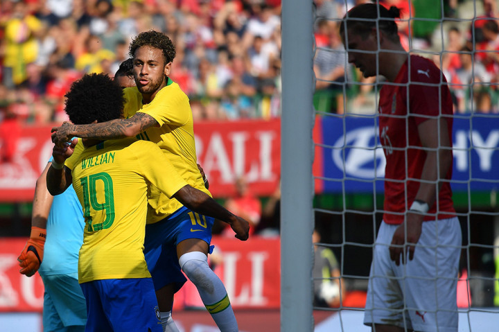 Neymar menggandakannya menjadi 2-0 usai mencetak gol pada menit ke-63.