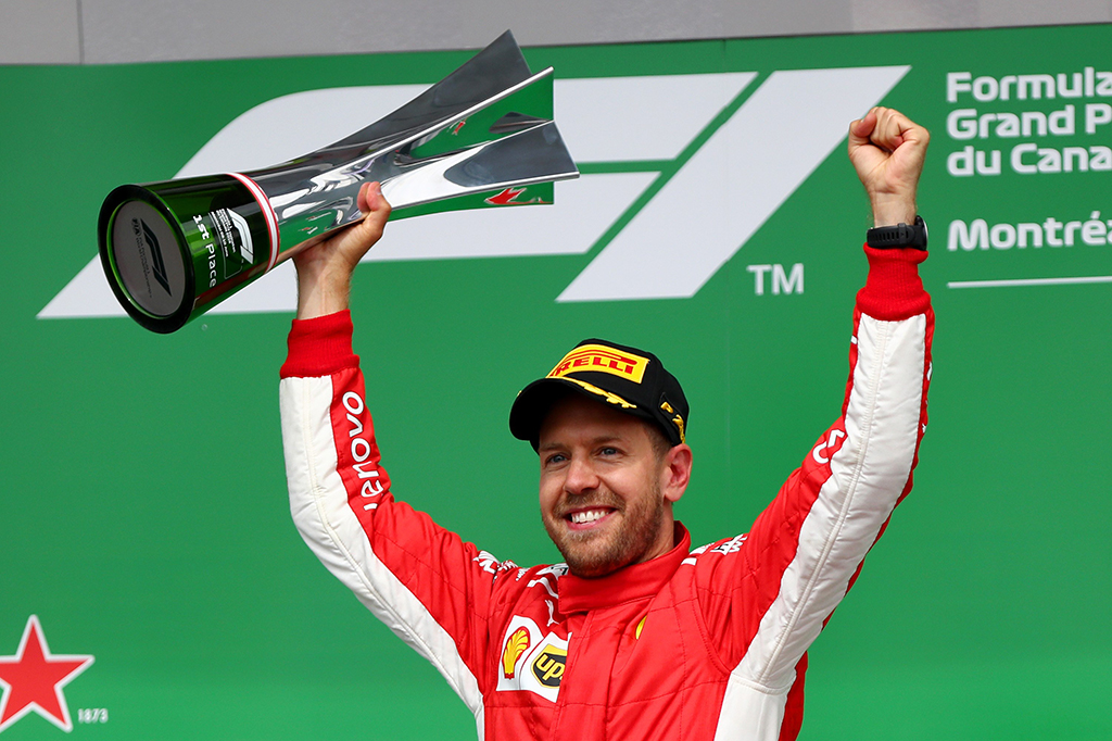 Sebastian Vettel kembali memimpin klasemen sementara F1 2018, menyalip rival terberatnya, Lewis Hamilton. Afp Photo/Dan Istitene