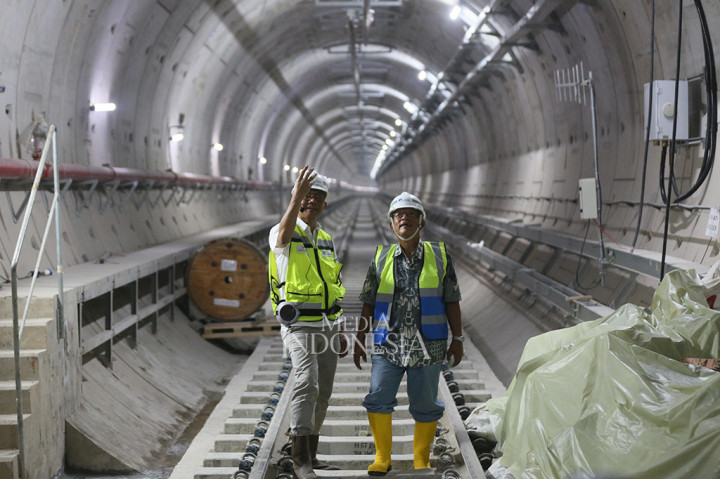 Menko Darmin mengatakan bahwa bentuk dan desain MRT baik armadanya maupun stasiunnya sangat bagus dan baik. Dia pun memuji pembangunan MRT yang didesain modern.
