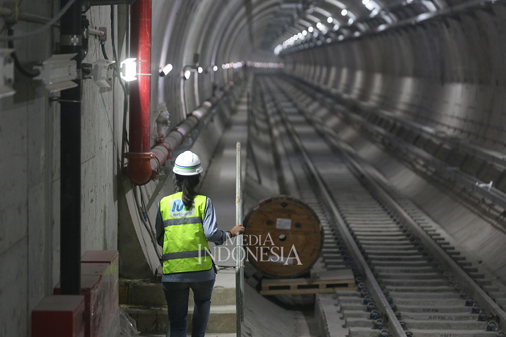 PT MRT Jakarta menyatakan progres pembangunan sarana transportasi massal MRT telah mencapai 94,19%. dan akan diuji coba pada bulan Agustus 2018.