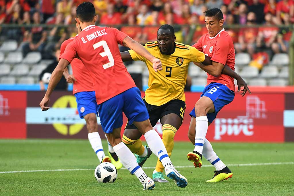 Bertanding di kandang sendiri Stadion King Baudouin dengan kekuatan utamanya minus kapten tim Vincent Kompany yang belum pulih dari cedera, Belgia menguasai jalannya pertandingan.