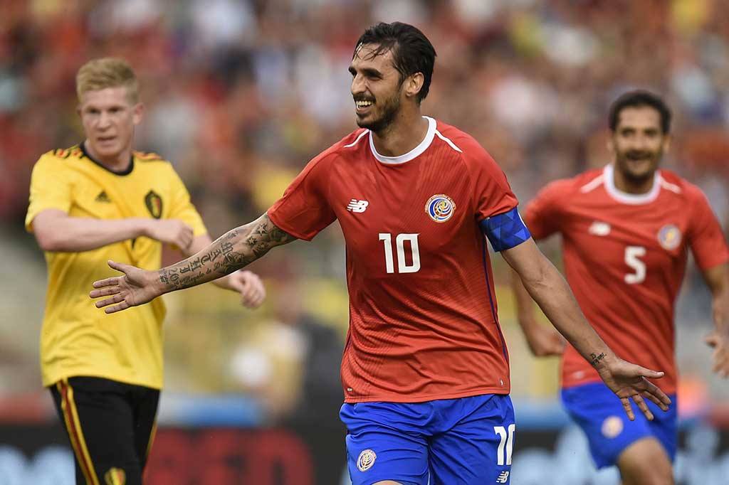 Namun tuan rumah justru tertinggal terlebih dahulu pada menit ke-24. Gol pembuka pada laga tersebut dicetak oleh kapten Kosta Rika Bryan Ruzi.