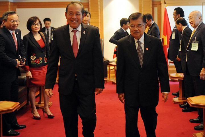 Wapres Jusuf Kalla menerima kunjungan kehormatan Deputi Perdana Menteri Vietnam Truong Hoa Binh disela-sela Konferensi Internasional ke-24 Tentang Masa Depan Asia di Tokyo, Jepang.