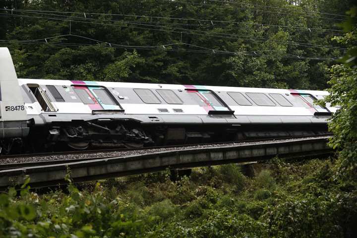 Kondisi kereta yang tergelincir di pinggiran barat daya antara St-Remy-les-Chevreuse dan Orsa. 

