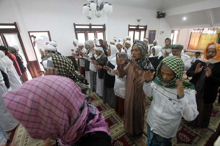 Jemaah Tarekat Naqsabandiyah Al Kholidiyah Jalaliyah juga melaksanakan Salat Id 1439 H di Rumah Ibadah Suluh Darussalam, Kampung Pasir Jawa, Cigombong, Bogor, Jabar.
