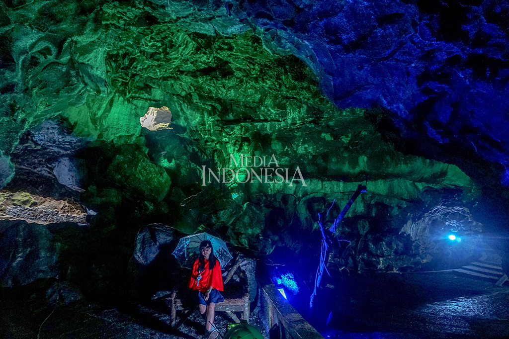 Seperti pesona budaya, pesona koloni kelelawar dan pemanfaatan ruangan goa untuk pertemuan.
