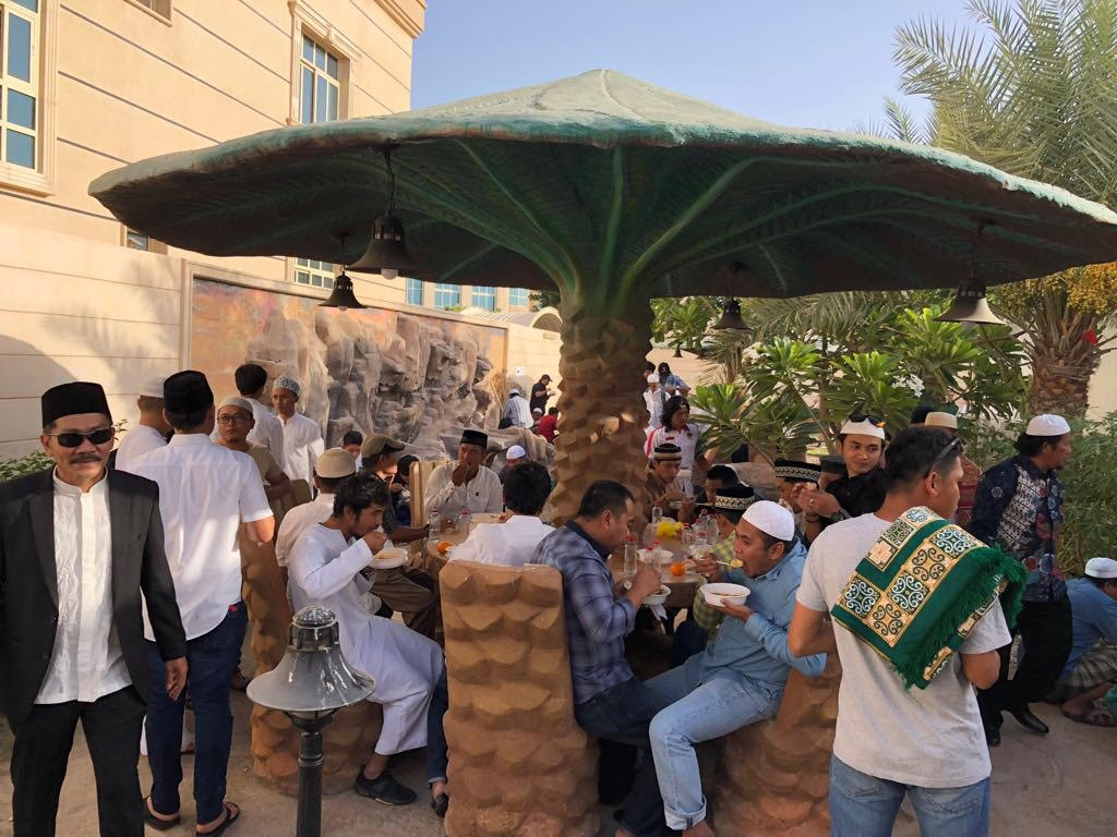 Duta Besar RI untuk Persatuan Emirat Arab Husin Bagis mendorong WNI mempromosikan produk-produk unggulan Indonesia di Dubai.