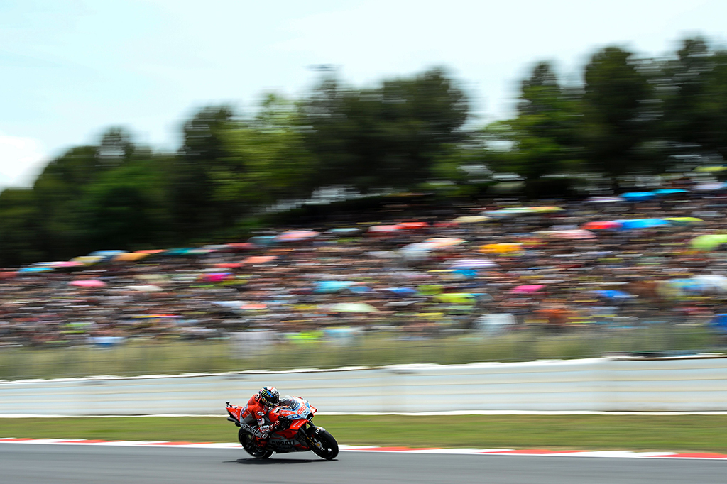 Lorenzo menjadi pembalap yang finis pertama dengan catatan waktu 40 menit 13,566 detik. Afp Photo/Josep Lago
