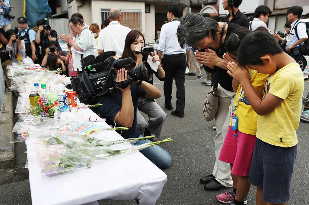 Sebanyak empat orang tewas dan lebih dari 380 orang terluka akibat gempa yang mengguncang Osaka, Jepang, pada Senin, 18 Juni 2018, pagi.