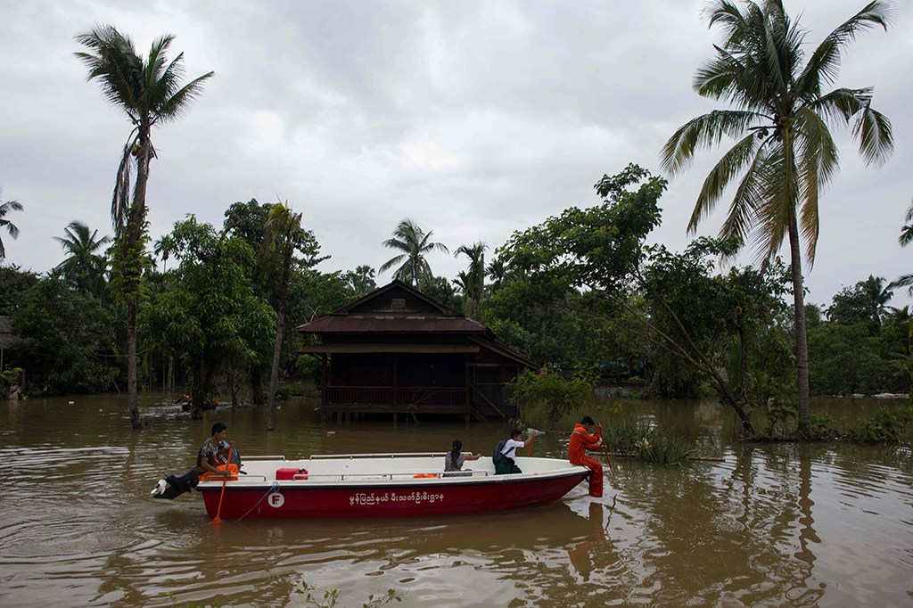 Masyarakat Palang Merah Myanmar (MRCS) menyatakan sedikitnya 10 wilayah di Myanmar terdampak banjir ini. 
