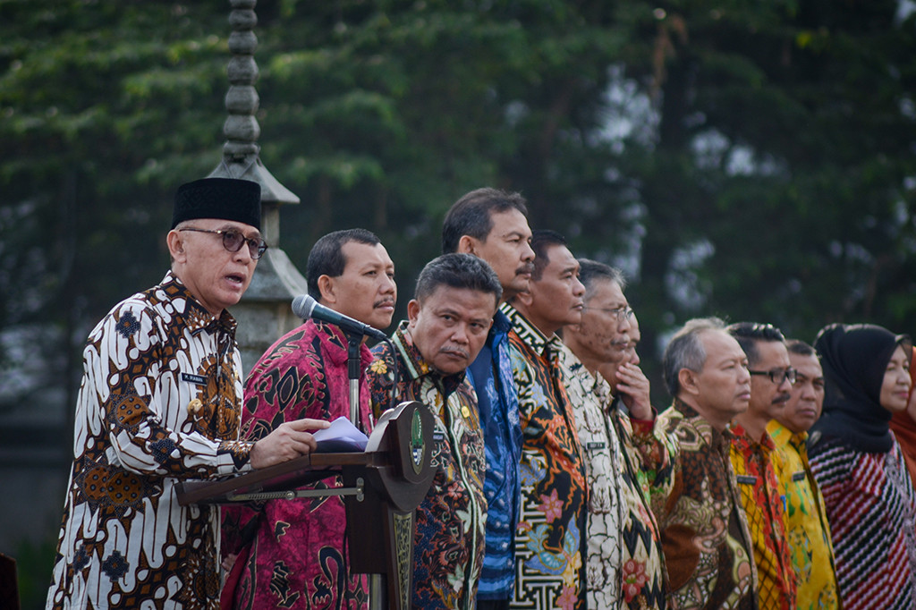 Dalam apel dan halal bihalal yang diikuti sekitar 1.400 Aparatur Sipil Negara (ASN), Penjabat Gubernur Jabar M Iriawan sekaligus memberikan pengarahan terkait Pilkada serentak 2018 hingga persiapan Asian Games pada Agustus mendatang. Antara Foto/Raisan Al Farisi