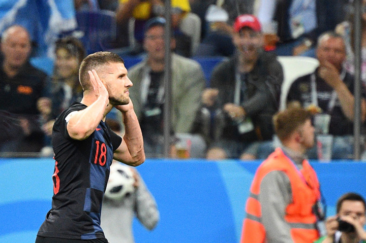 Kebuntuan akhirnya terpecah setelah turun minum. Kroasia memaksimalkan blunder kiper Argentina Willy Caballero untuk menciptakan gol pembuka lewat tendangan Ante Rebic di menit ke-53. Afp Photo/ Johannes Eisele
