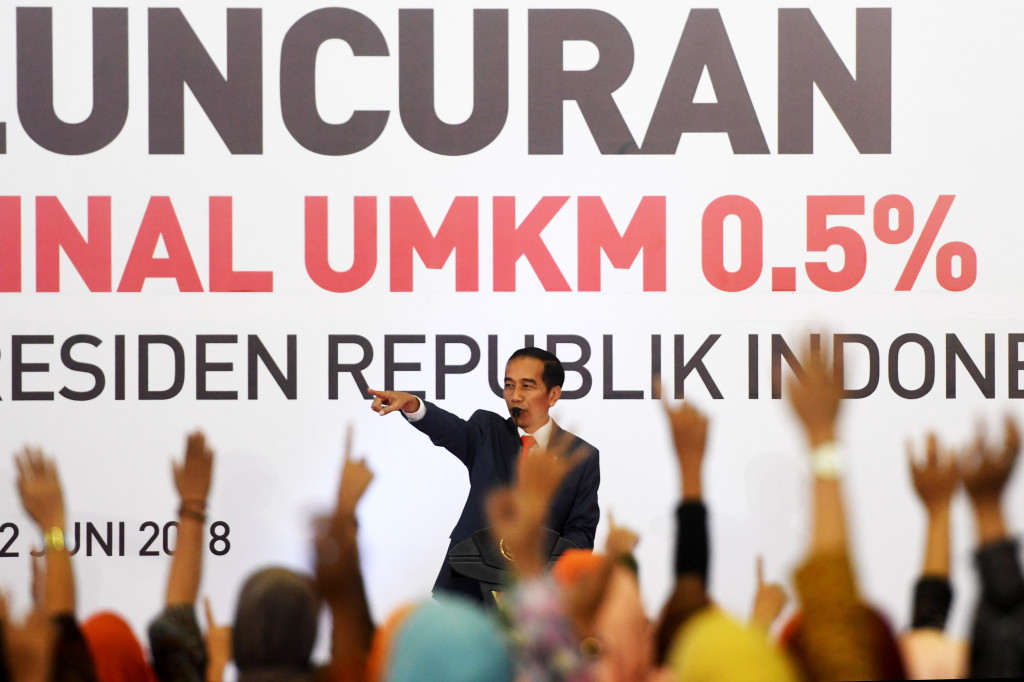 Presiden Jokowi meluncurkan Pajak Penghasilan (PPh) final 0,5 persen bagi UMKM di Surabaya.
