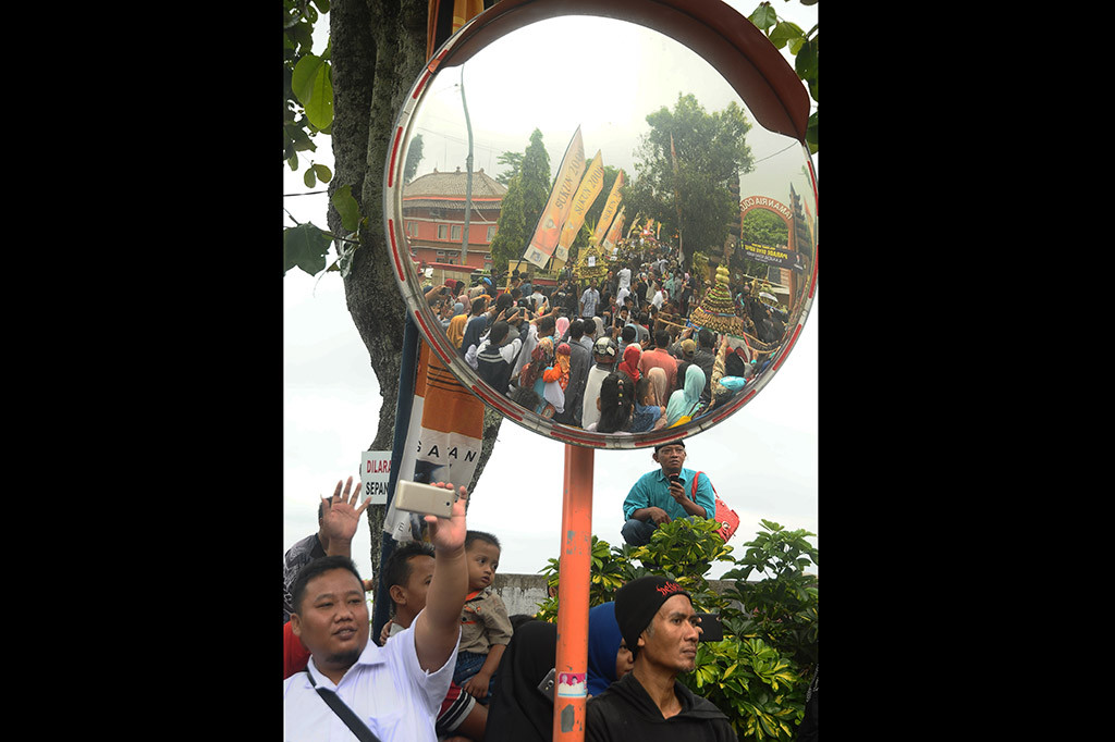 Kirab tersebut sebagai ungkapan rasa syukur kepada Tuhan atas rejeki dan keselamatan. Nantinya, gunungan berisi ketupat dibagikan kepada warga.