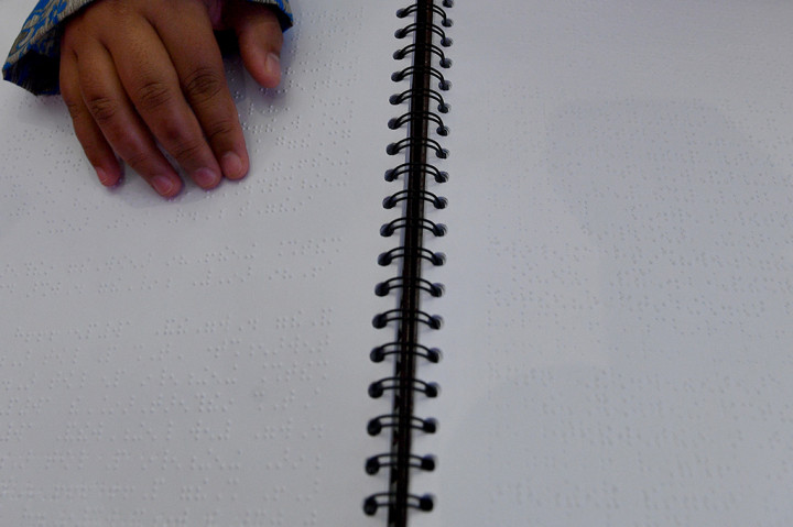 Buku invetasi karya Direktur BEI Nicky Hogan yang dicetak memakai huruf braille tersebut untuk mengenalkan dunia pasar modal kepada difabel netra. 