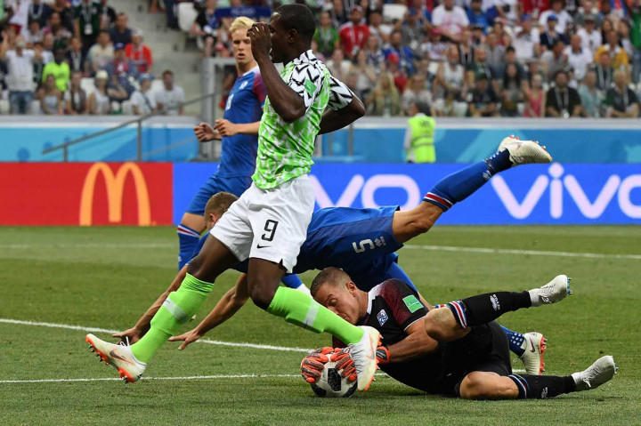 Dari statistik pertandingan, Nigeria mendapatkan 57 persen penguasaan bola berbanding 43 persen milik Islandia. Namun Islandia yang mengandalkan pertahanan rapat dan permainan terpola, mampu menahan permainan cepat dan bertenaga dari Nigeria di babak pertama. 