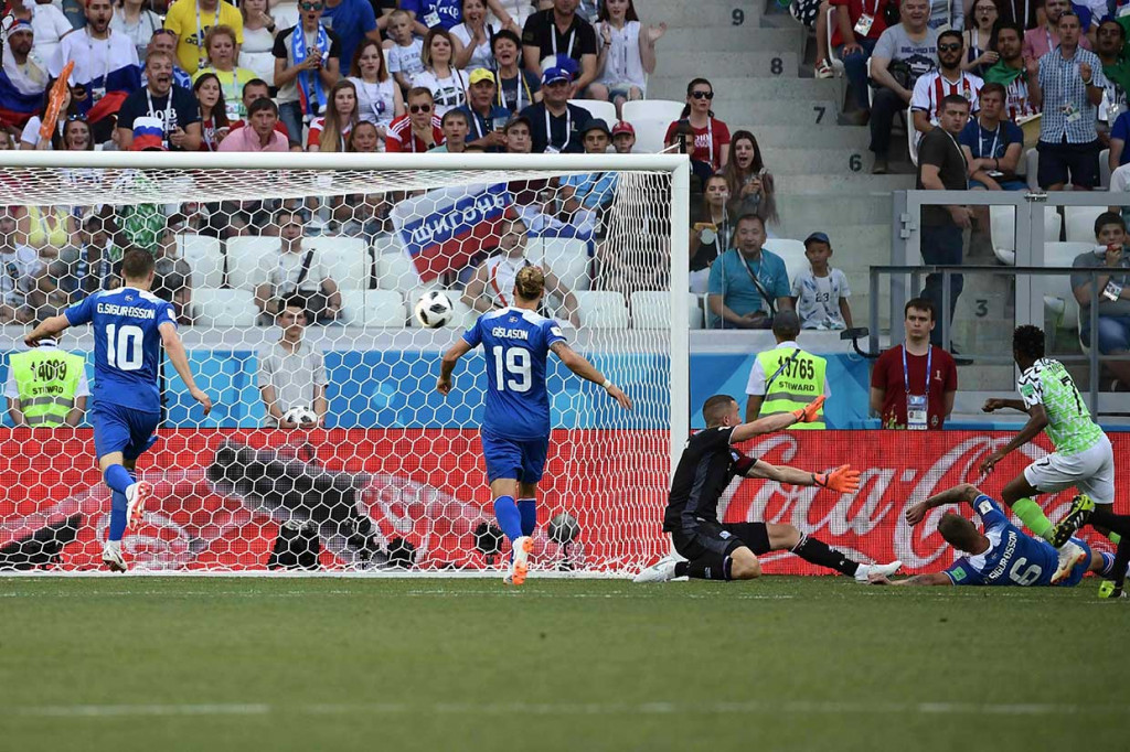 Pada menit ke-49 Nigeria akhirnya berhasil memecah kebuntuan lewat pemain CSKA Moskow, Ahmed Musa, yang memanfaatkan umpan lambung yang dilesakan Victor Moses dari sisi kiri pertahanan Islandia.