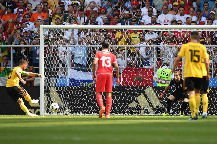 Belgia unggul cepat lewat titik putih pada menit ke-6 setelah Eden Hazard dilanggar Syam ben Youssef. Sepakan datar kapten yang bermain di klub Inggris Chelsea itu menjadi awal keunggulan Belgia atas Tunisia.